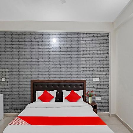 Hotel O Avs Hotel & Restaurant Нойда Экстерьер фото