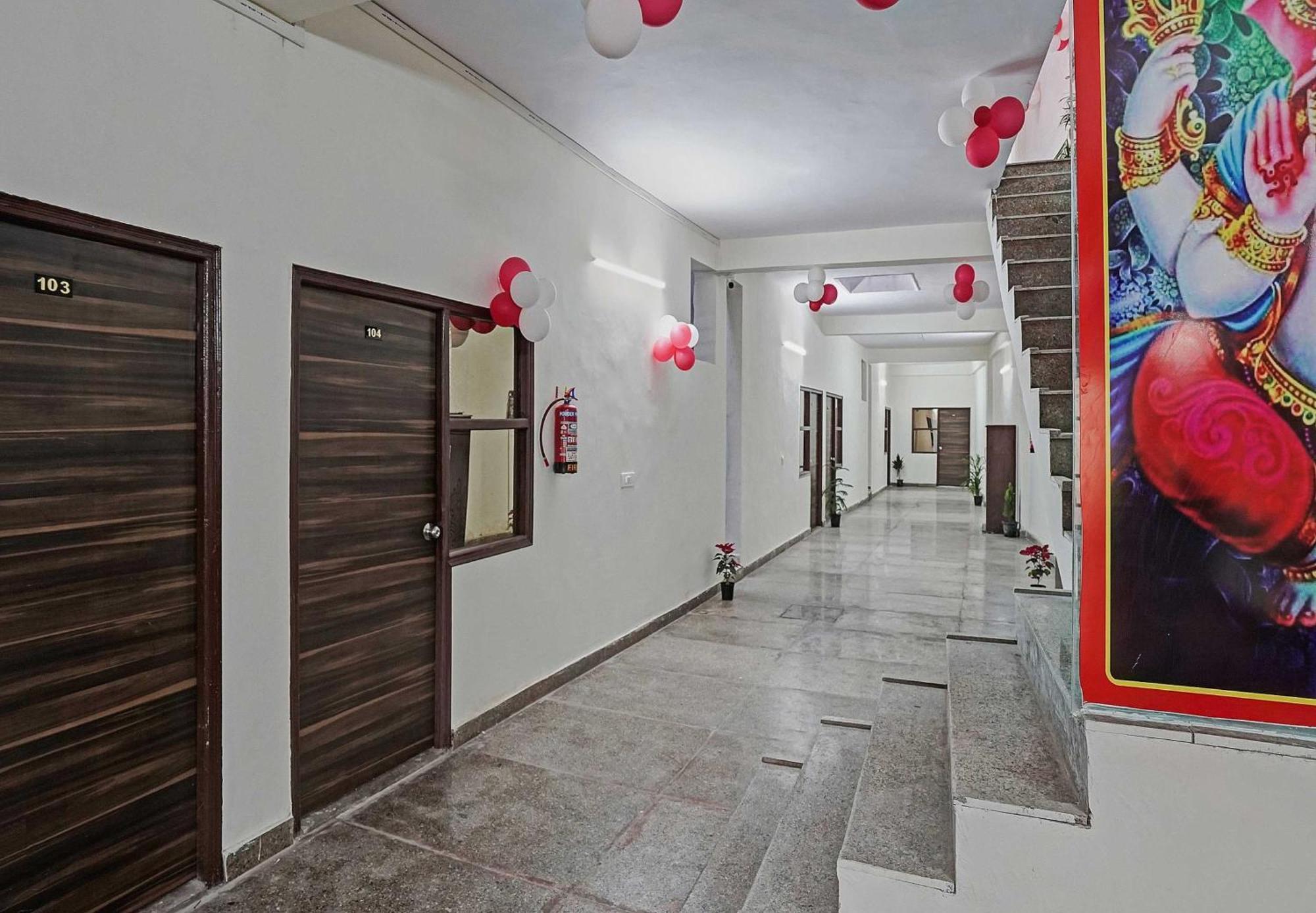 Hotel O Avs Hotel & Restaurant Нойда Экстерьер фото