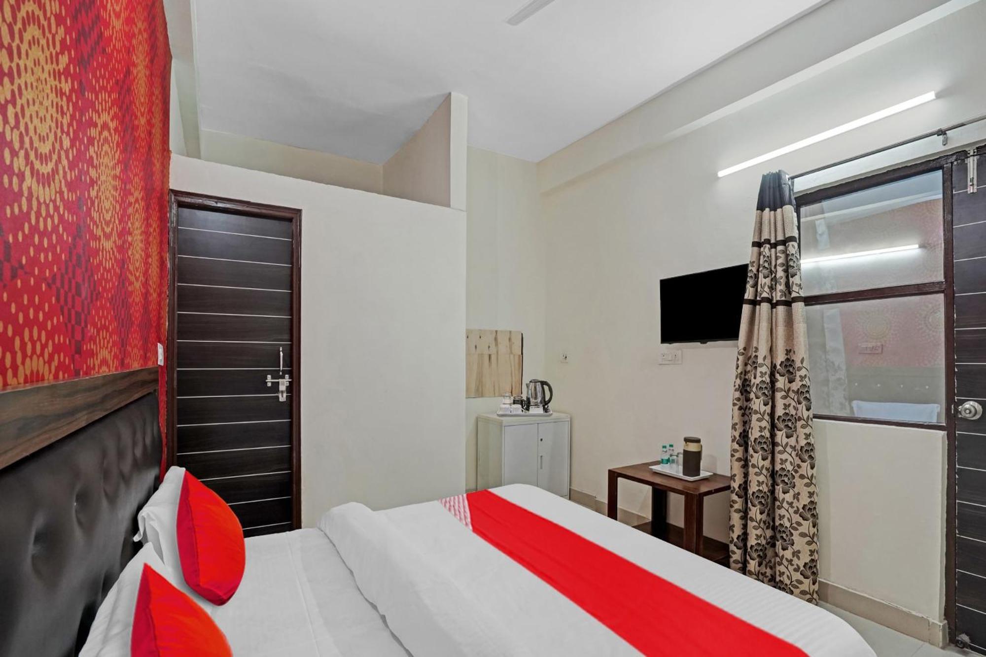 Hotel O Avs Hotel & Restaurant Нойда Экстерьер фото
