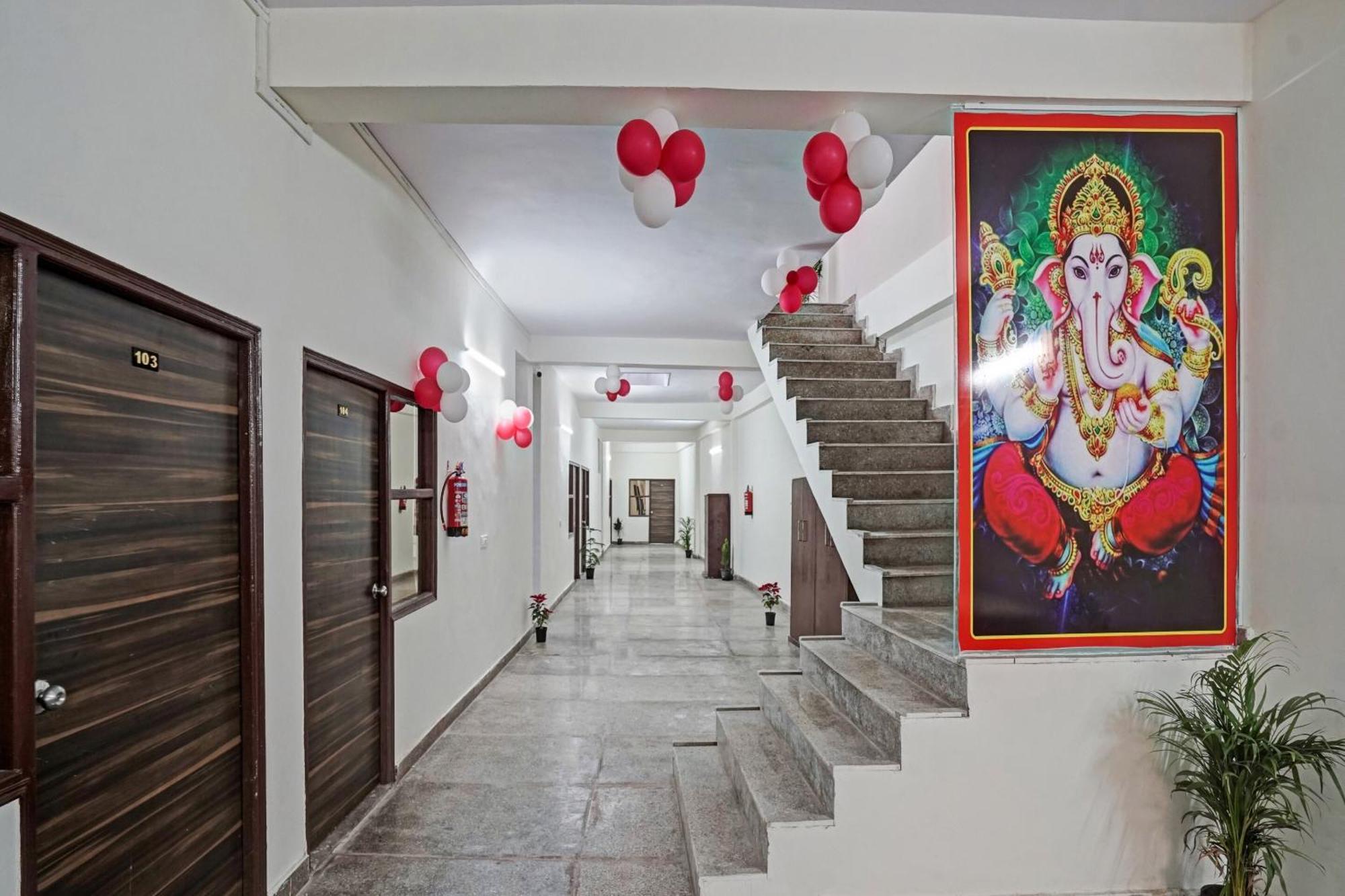Hotel O Avs Hotel & Restaurant Нойда Экстерьер фото